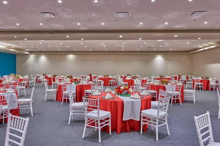 City Express Suites by Marriott Toluca Отели рядом с Аэропорт Толука