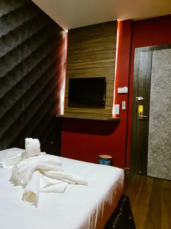 ManeyaHomestay Отели в г. Batam Center