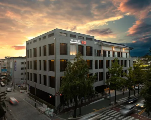 Jeonju Tourist Hotel Kkotsim Hotel dekat Museum Lukisan Kerajaan