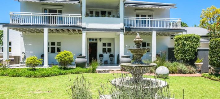 Oude Berg Guesthouse - 10 Caledon Street Hotels in George