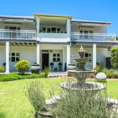 Oude Berg Guesthouse - 10 Caledon Street Hotels near Garden Route Mall