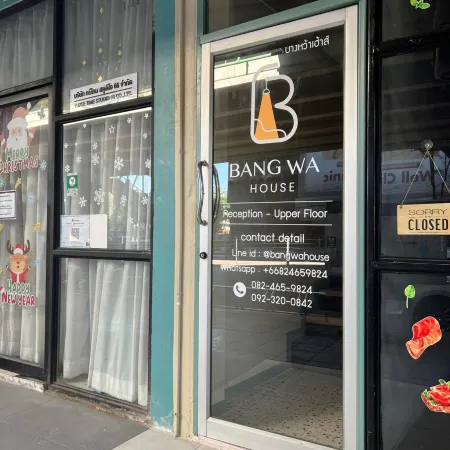 Bangwa House - MRT Bangwa Station Отели рядом с достопримечательностью «Станция метро BTS-Bang Wa»