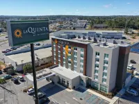 La Quinta Inn & Suites by Wyndham Mobile Hotels near Springhill Avenue Temple
