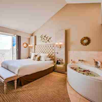 Grand Hotel Des Sablettes Plage, Curio Collection By Hilton Rooms