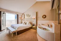 Grand Hotel Des Sablettes Plage, Curio Collection By Hilton