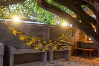 Mich's Surf Villa & Hostel