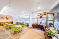 Whiz Prime Hotel Balikpapan - servizio colazione