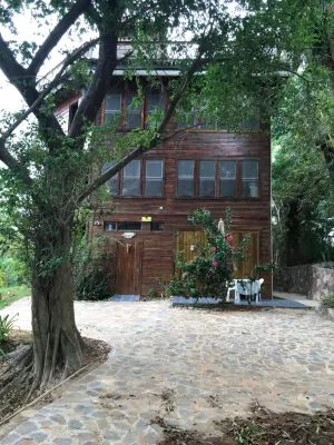 Roatan Bed & Breakfast Apartments Hotel di 