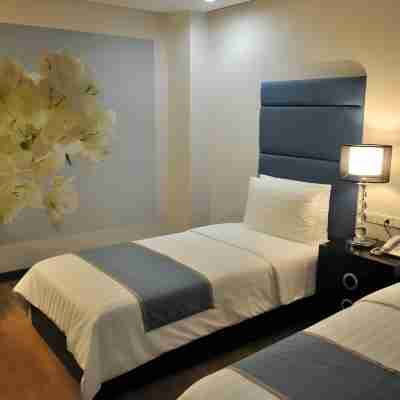 Queen Margarette Hotel - Downtown Rooms