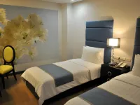 Queen Margarette Hotel - Downtown