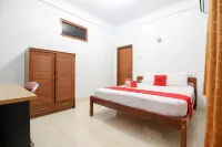 RedDoorz Plus Near Alun Alun Selatan - Pensionat