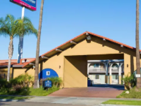 ハワード ジョンソン バイ ウィンダム ナショナル シティ / サンディエゴ サウス コロナドブリッジ周辺のホテル