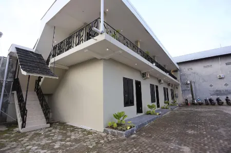 Heroes Hotel Отели в г. Cluring