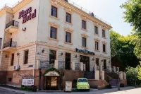 Plaza Hotel Hotels in 
