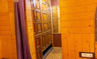 FabHotel Kashmir Hilltown