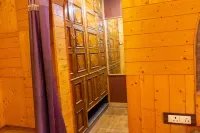 FabHotel Kashmir Hilltown