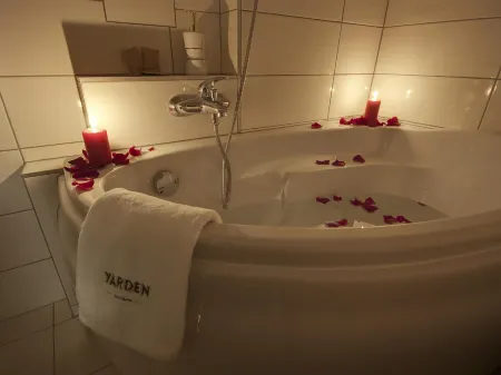 Hotel Yarden by Artery Hotels Отели рядом с достопримечательностью «Флорианские ворота в Кракове»