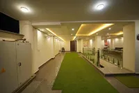 Lime Tree 2 BHK Serviced Apartment Golf Course