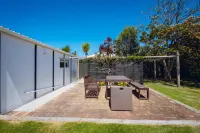 Summer Inn Motel - Newly Renovated, 2 Min Walk to Orewa Beach