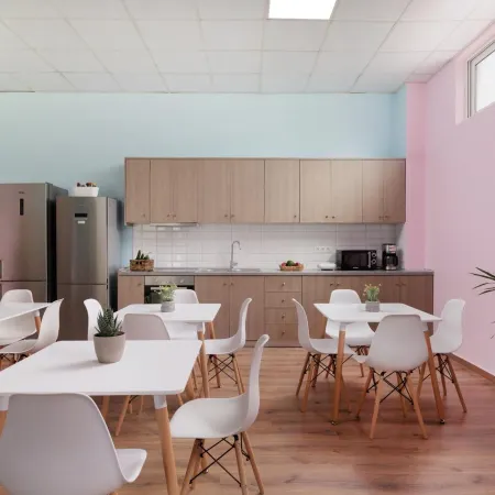 Local Hostel & Suites Отели рядом с достопримечательностью «Площадь Нтугкла»