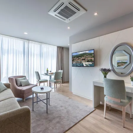 Apartments & Rooms Preelook