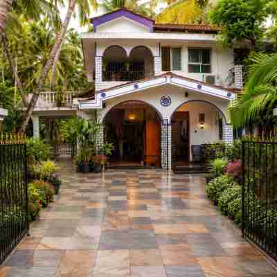 Jes Coastal Comforts Hotel Exterior