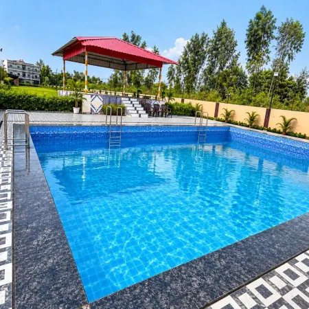 Alvora Resort