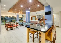 Holiday Inn Express & Suites Dallas NW - Farmers Branch Hotels in Farmers Branch