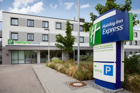Holiday Inn Express Munich - Olympiapark Отели рядом с достопримечательностью «Университет Людвига-Максимилиана»