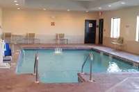 Holiday Inn Express & Suites PRATT by IHG - Pools