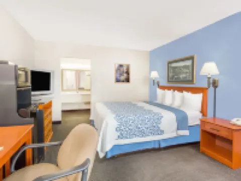 Days Inn by Wyndham Cedar Falls- University Plaza Hotels in Cedar Falls