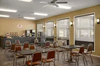 Super 8 by Wyndham Hearst on Hotels in Hearst