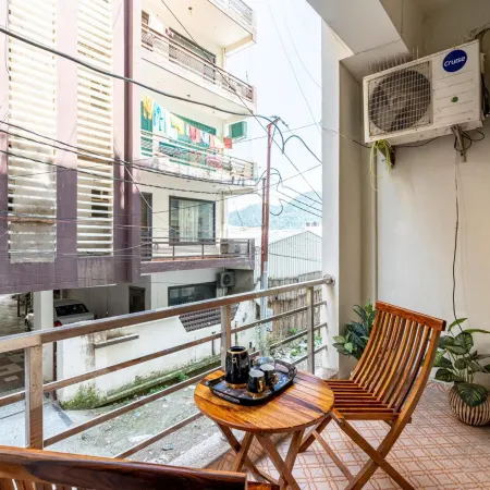 Homlee-Jumbo 1BHK-2AC-Kitchen-Lift-Parking-Tapovan