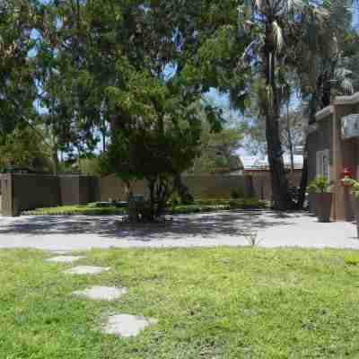 First Choice Apartments Hotel Exterior