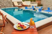 Boutique Heritage Hotel Blanc & Bleu - Capitano - プール
