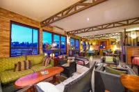 San Art Floating Hostel & Apartments