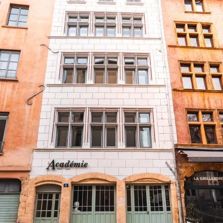 Académie Hôtel Lyon Отели рядом с достопримечательностью «01. Отель-де-Виль»