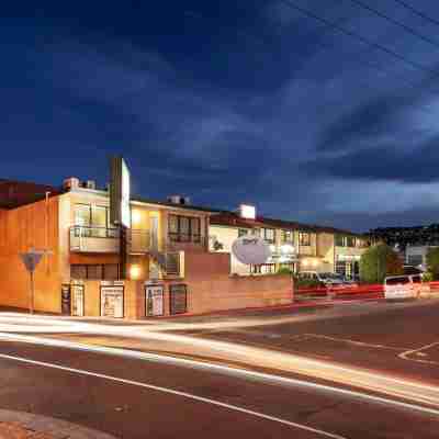 Black Buffalo Hotel Exterior