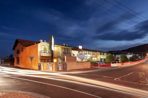 Black Buffalo Hotels in Lutana