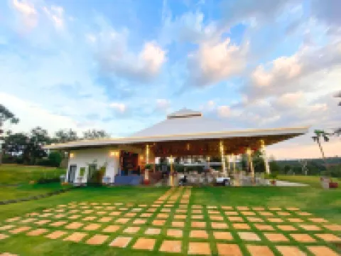 Ho Gia Trang Hotels in Liên Hà