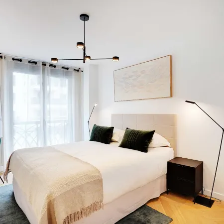 Sleek & Refined Apartment - Levallois-perret Отели рядом с достопримечательностью «Парк Планшет»