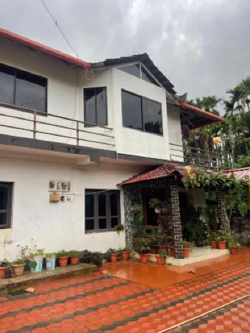 Nisarga Homestay Hotels near Gorilla Gudda