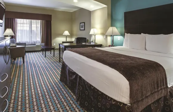 錫布靈拉昆塔温德姆套房酒店