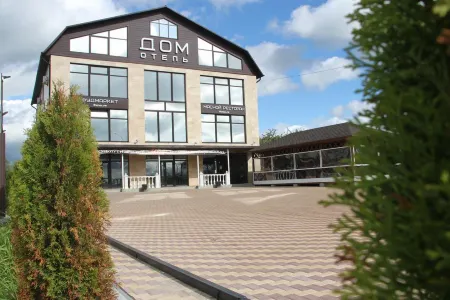 Дом Отели рядом с достопримечательностью «Памятник жертвам политических репрессий»