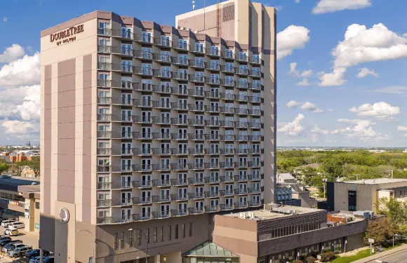 里賈納市中心希爾頓逸林酒店和會議中心