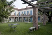 Locanda dell'Orso Bevitore Hotels in 