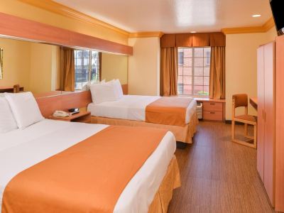 H3 Inn & Suites - LAX Airport - Los Angeles