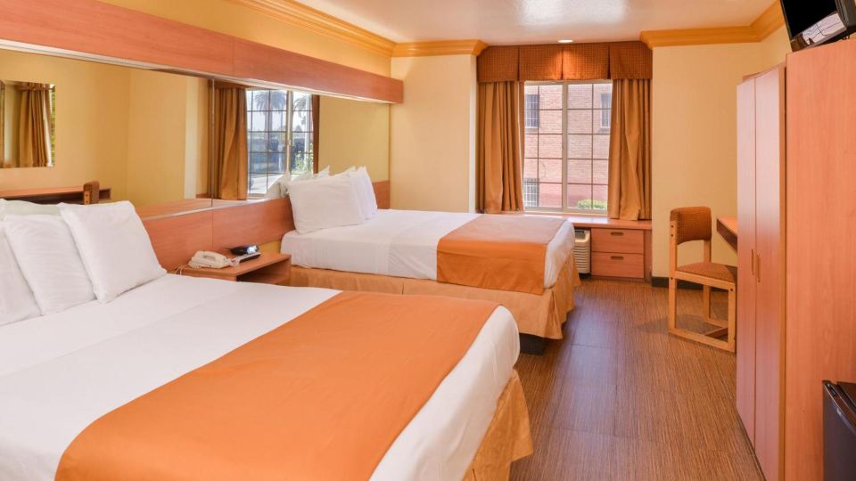 H3 Inn & Suites - LAX Airport - Los Angeles
