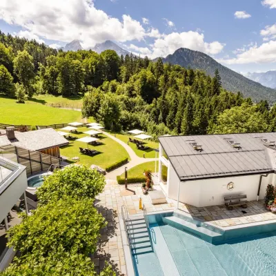 Alm- & Wellnesshotel Alpenhof Отели рядом с достопримечательностью «Еннер»