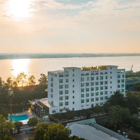 Van Phat Riverside Hotel